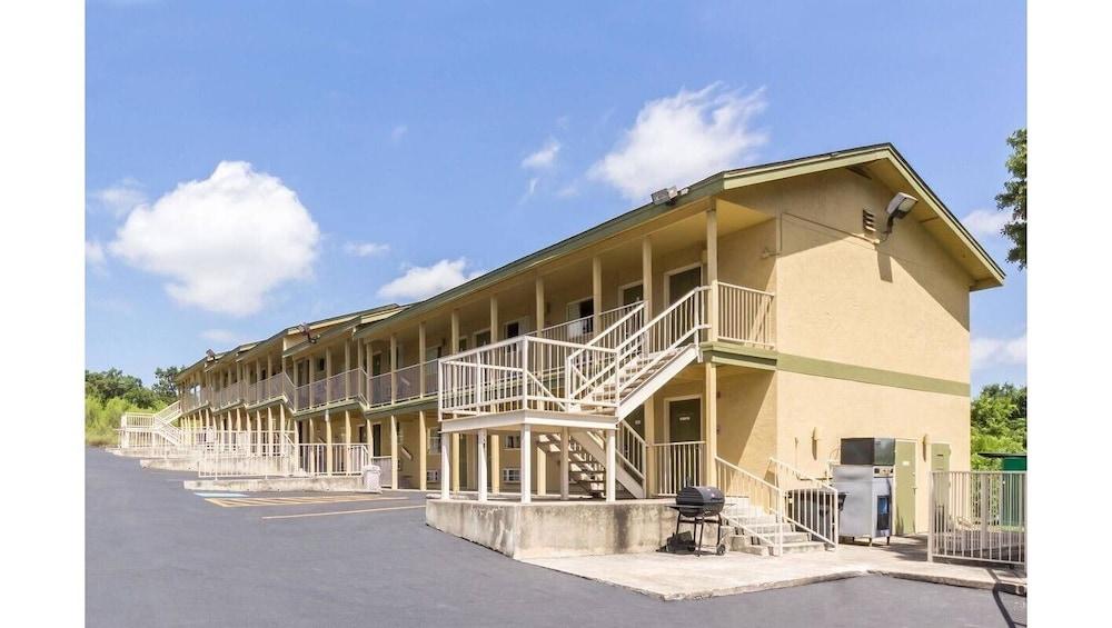 Hillview Inn At Six Flags Fiesta San Antonio Zewnętrze zdjęcie