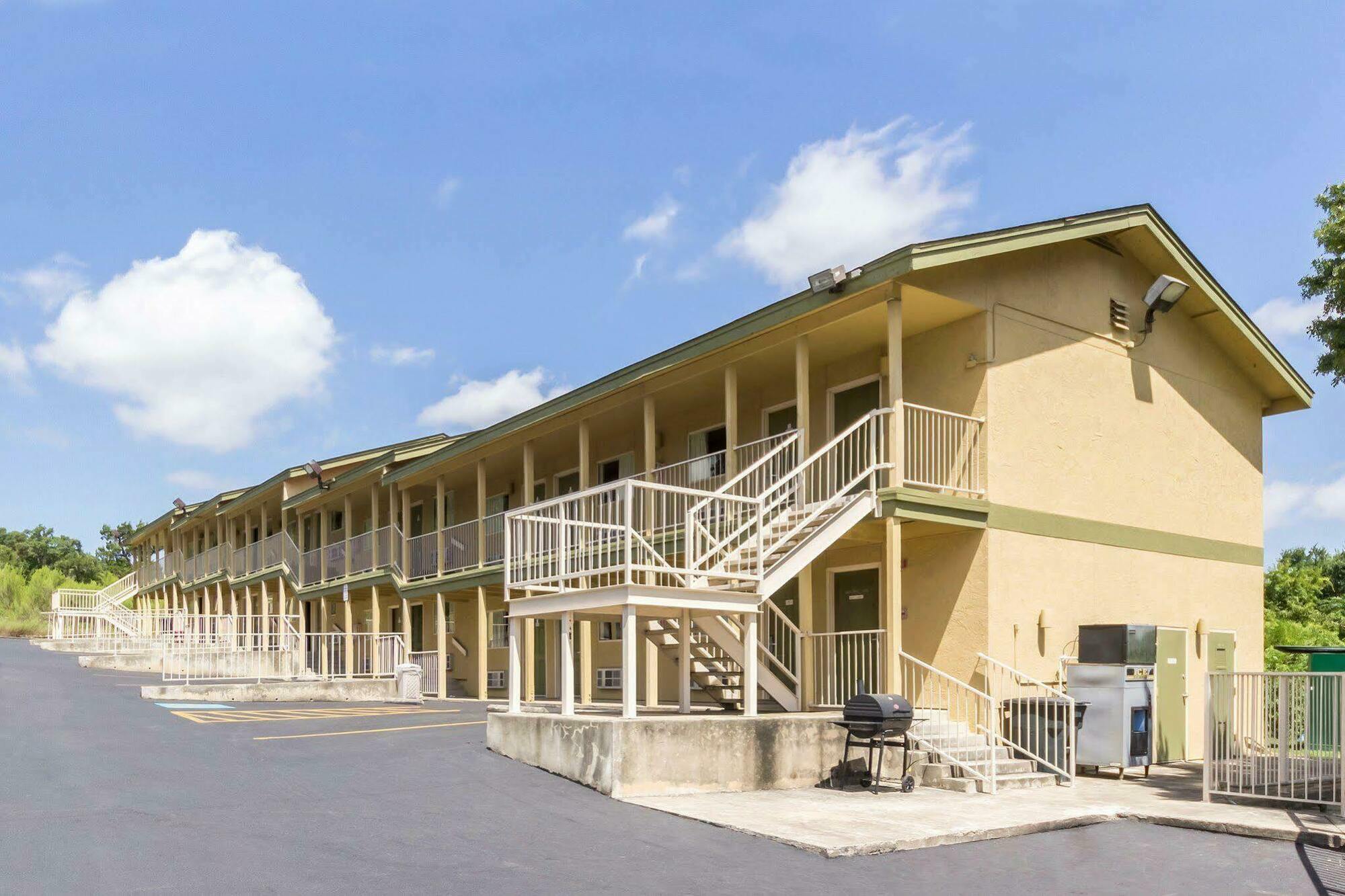 Hillview Inn At Six Flags Fiesta San Antonio Zewnętrze zdjęcie